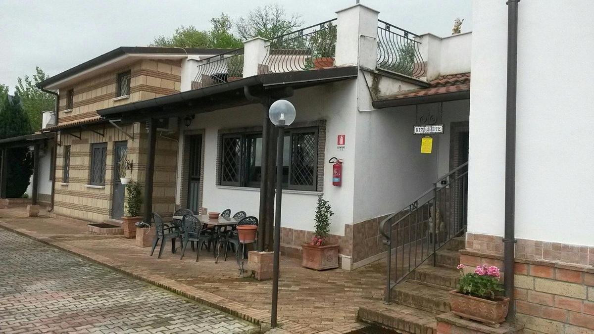 Agriturismo Borgo Nuovo Sant'Agata Dei Goti Hotel Migliara-San Silvestro Bagian luar foto